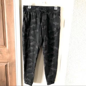 90 Degree by Relex Camo Jogger Pants Workout Camouflage Small Greens Gray